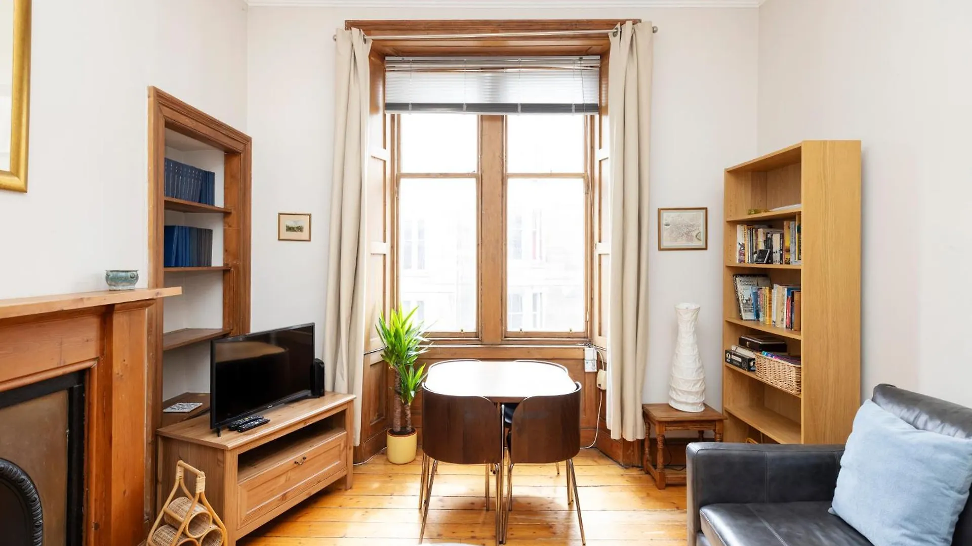 Charming 1-Bedroom Edinburgh City Getaway 0*,